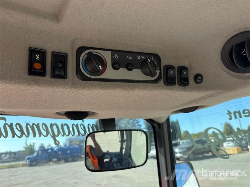 Kubota L6060D 4WD Utility Tractor جرارات مدمجة
