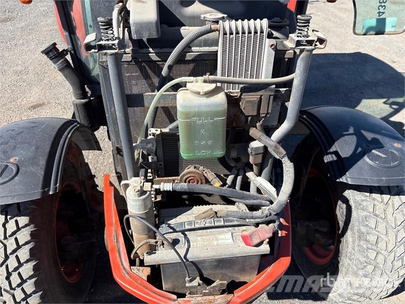 Kubota L6060D 4WD Utility Tractor جرارات مدمجة
