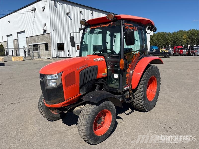 Kubota L6060D 4WD Utility Tractor جرارات مدمجة