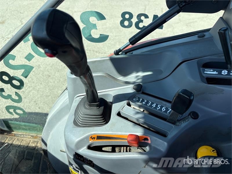 Kubota L6060D 4WD Utility Tractor جرارات مدمجة
