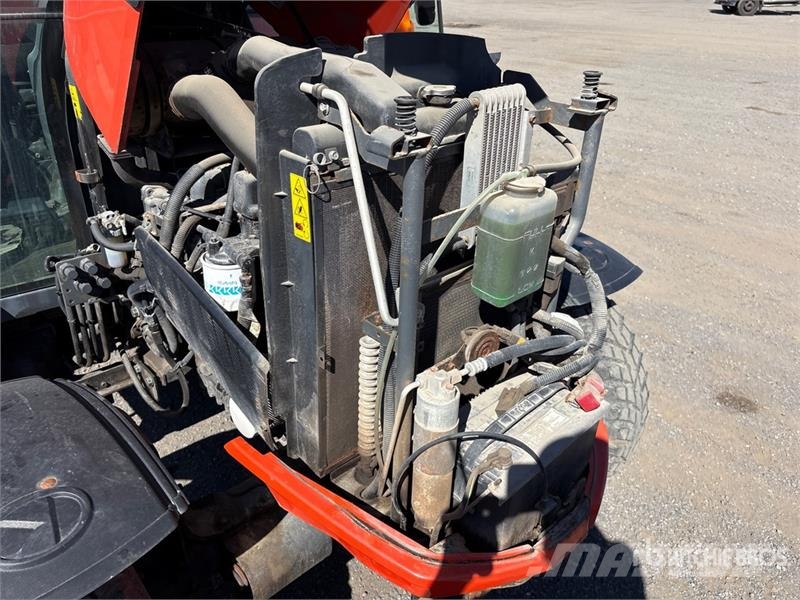 Kubota L6060D 4WD Utility Tractor جرارات مدمجة