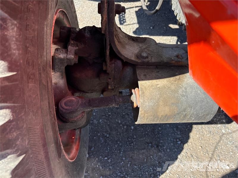 Kubota L6060D 4WD Utility Tractor جرارات مدمجة