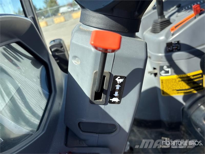 Kubota L6060D 4WD Utility Tractor جرارات مدمجة