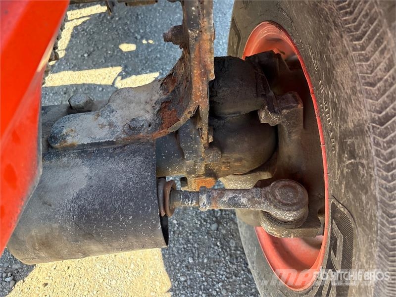 Kubota L6060D 4WD Utility Tractor جرارات مدمجة