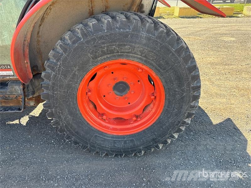 Kubota L6060D 4WD Utility Tractor جرارات مدمجة