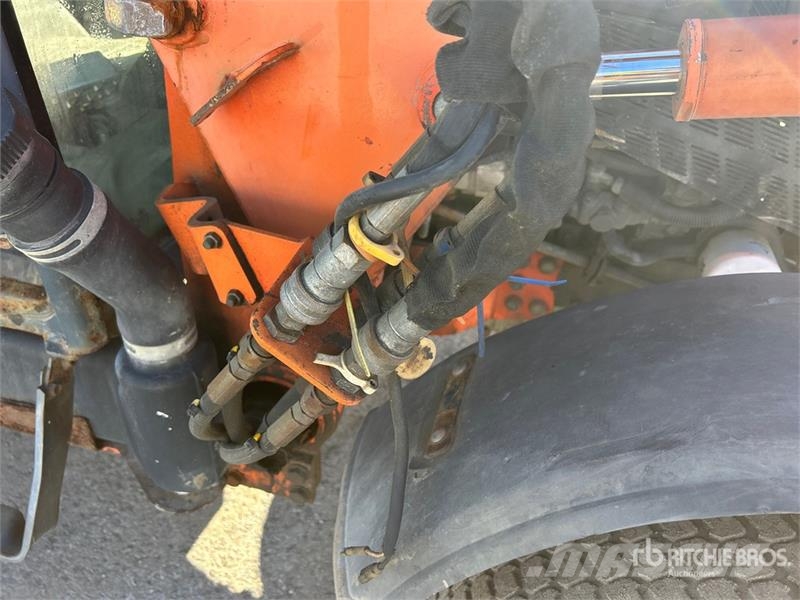 Kubota L6060HSTCC 4WD Utility Tractor Kompaktni (mali) traktori