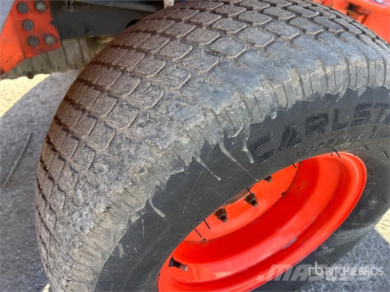 Kubota L6060HSTCC 4WD Utility Tractor Kompaktni (mali) traktori