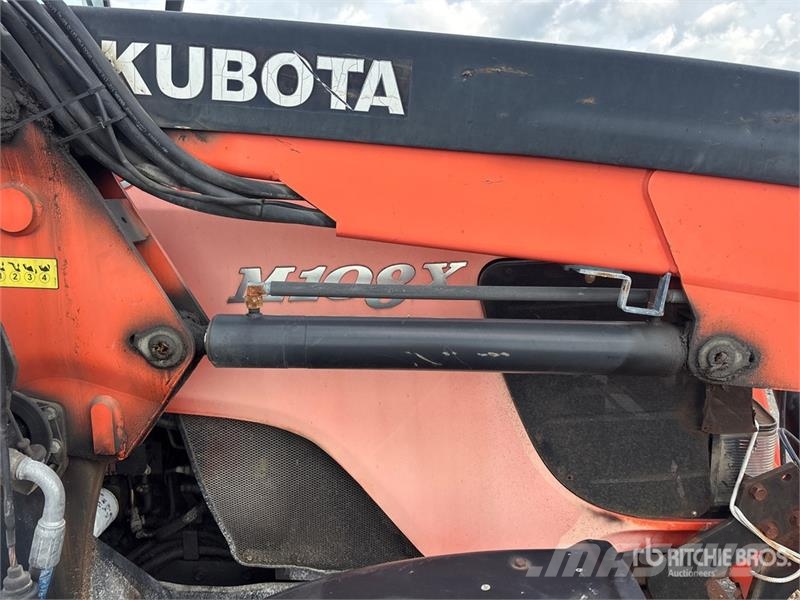 Kubota M108X 4WD Tractor Traktorit