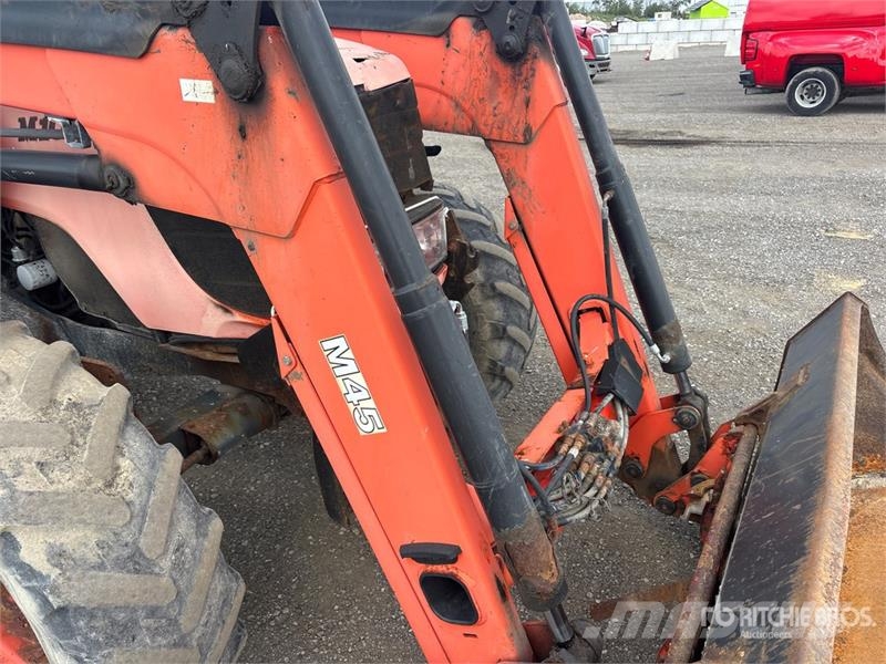 Kubota M108X 4WD Tractor Traktorit