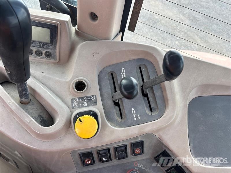 Kubota M108X 4WD Tractor Traktorit