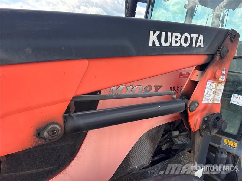 Kubota M108X 4WD Tractor Traktorit
