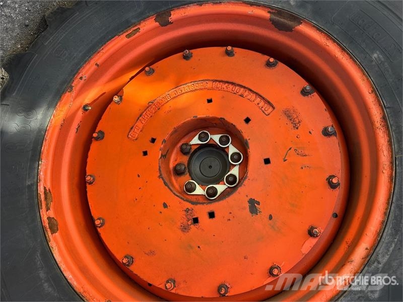 Kubota M135X 4WD Tractor Traktorok