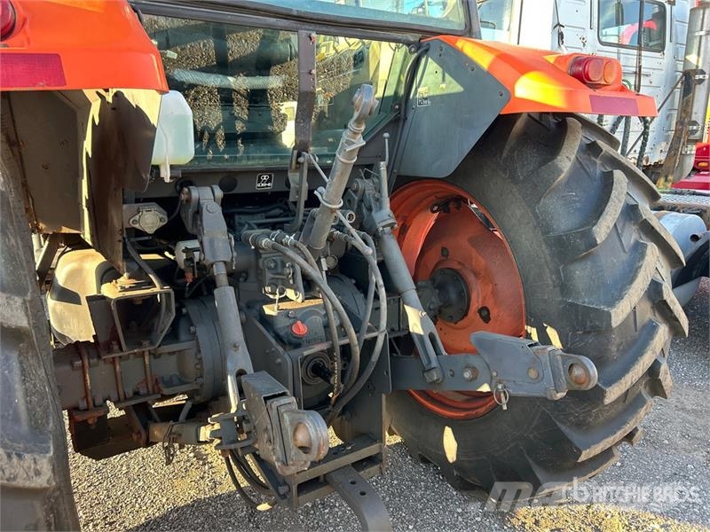 Kubota M135X 4WD Tractor Traktori