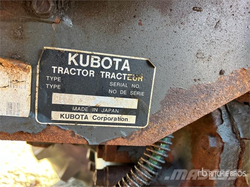 Kubota M135X 4WD Tractor Traktori
