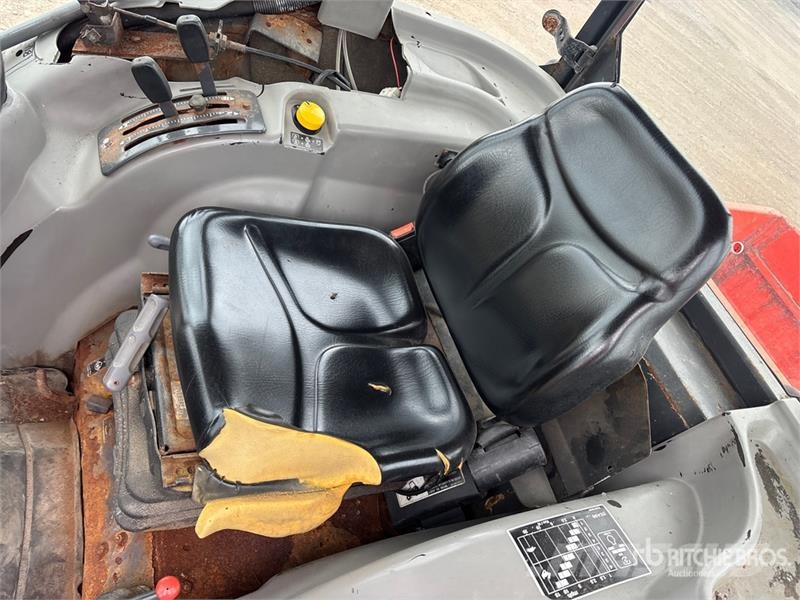 Kubota M7040 4WD Utility Tractor Traktörler