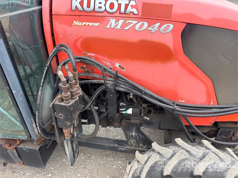 Kubota M7040 4WD Utility Tractor Traktörler