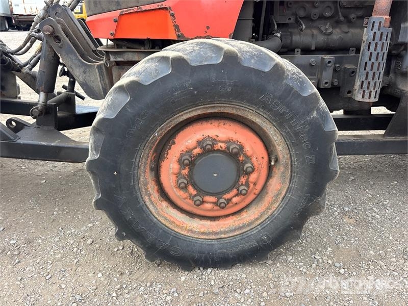 Kubota M7040 4WD Utility Tractor Traktörler