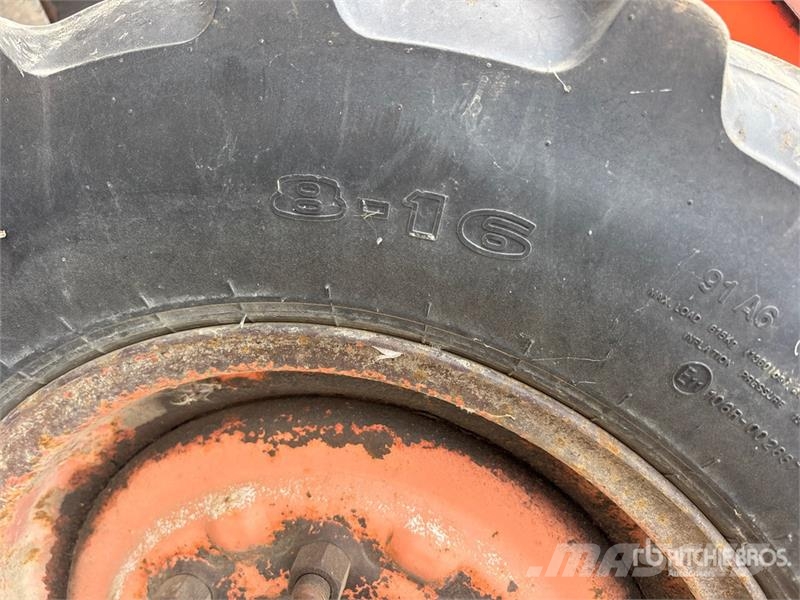 Kubota M7040 4WD Utility Tractor Traktörler