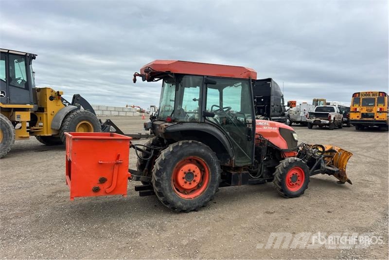 Kubota M7040 4WD Utility Tractor Traktörler
