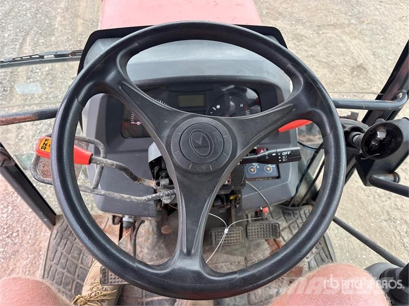 Kubota M7040 4WD Utility Tractor Traktörler