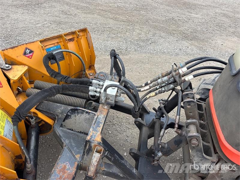 Kubota M7040 4WD Utility Tractor Traktörler