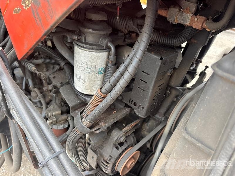 Kubota M7040 4WD Utility Tractor Traktörler