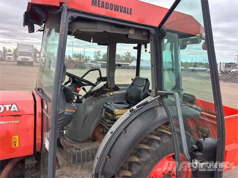 Kubota M7040 4WD Utility Tractor Traktörler