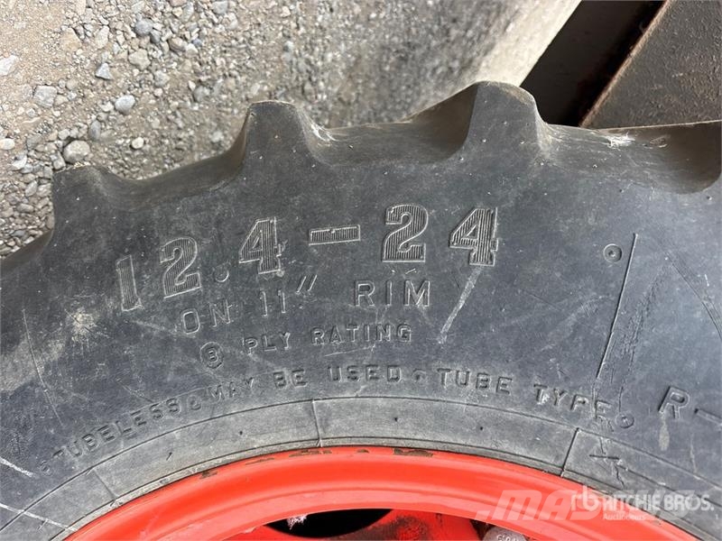 Kubota M7040 4WD Utility Tractor Traktörler