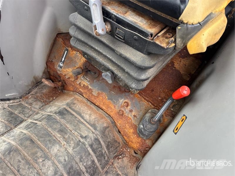Kubota M7040 4WD Utility Tractor Traktörler