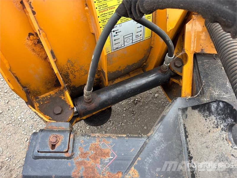 Kubota M7040 4WD Utility Tractor Traktörler