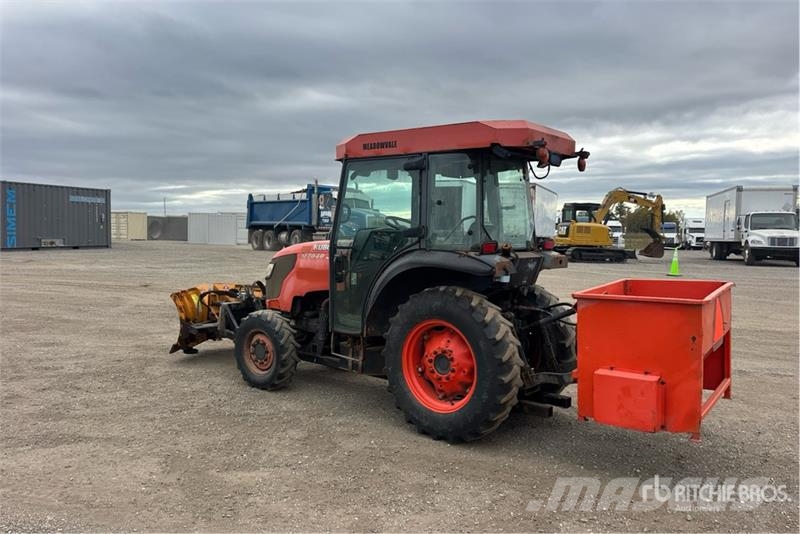 Kubota M7040 4WD Utility Tractor Traktörler