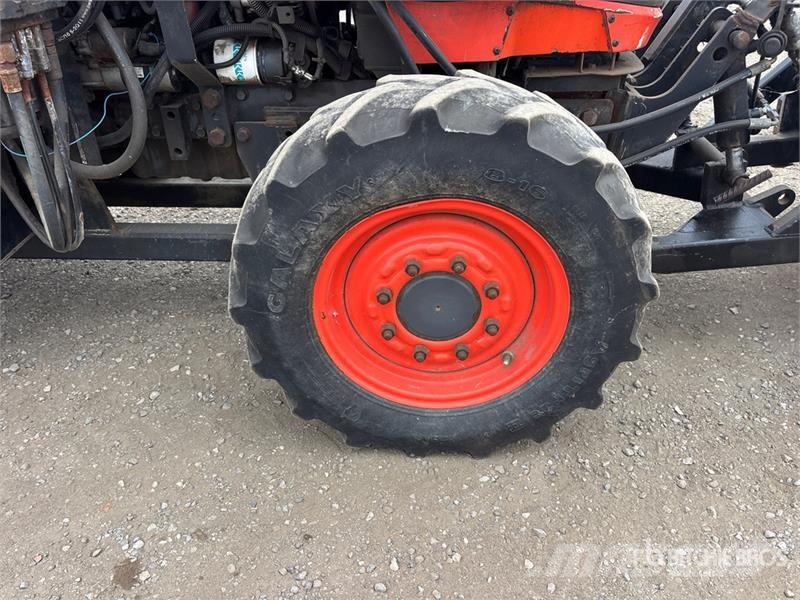 Kubota M7040 4WD Utility Tractor Traktörler