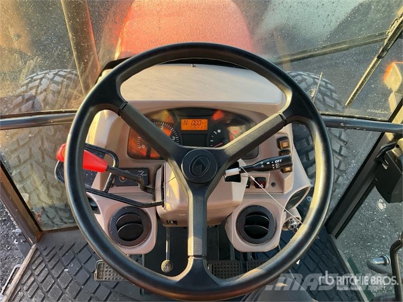 Kubota M7060 4WD Tractor Traktorok