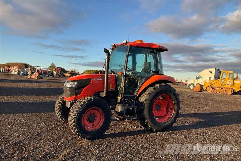 Kubota M7060 4WD Tractor Traktorok
