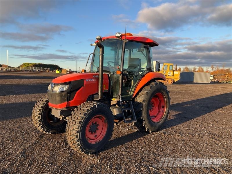 Kubota M7060 4WD Tractor Traktorok