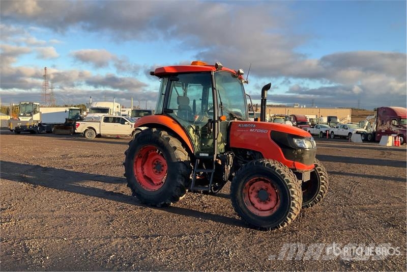 Kubota M7060 4WD Tractor Traktorok