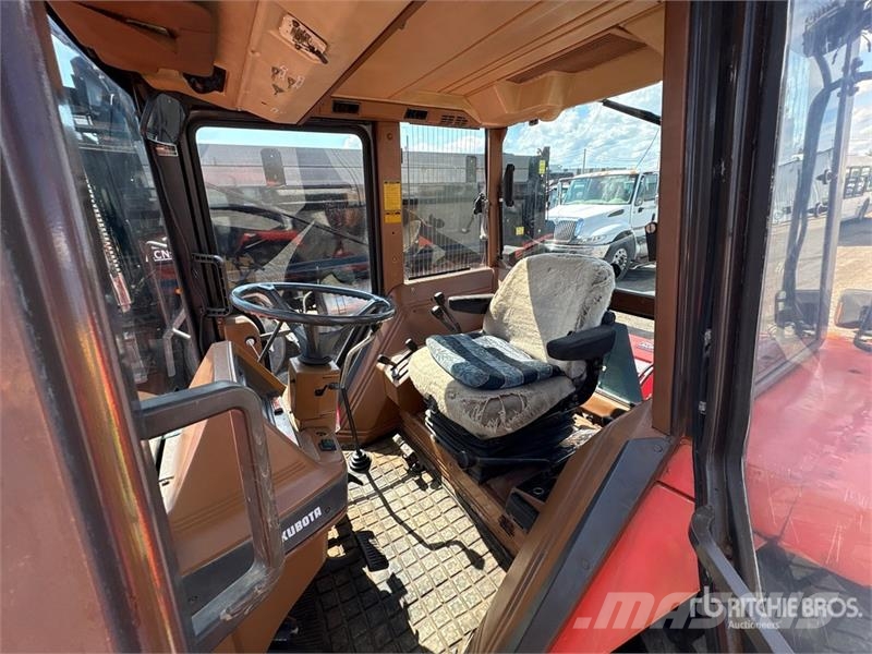 Kubota M7950 DTF 4WD Tractor Traktorit