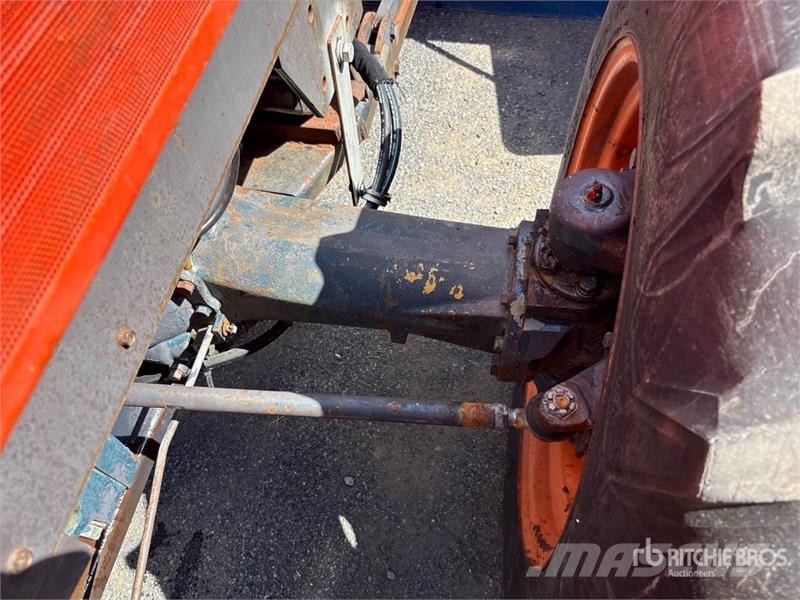 Kubota M7950 DTF 4WD Tractor Traktorit