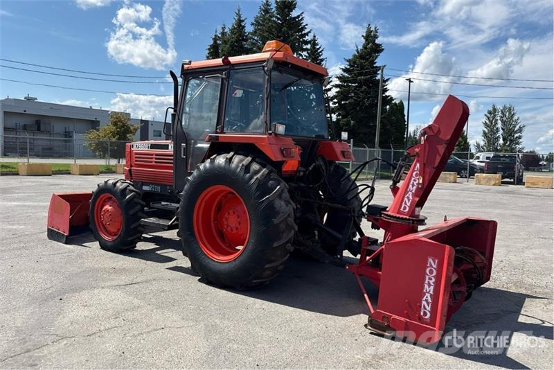 Kubota M7950 DTF 4WD Tractor Traktorit