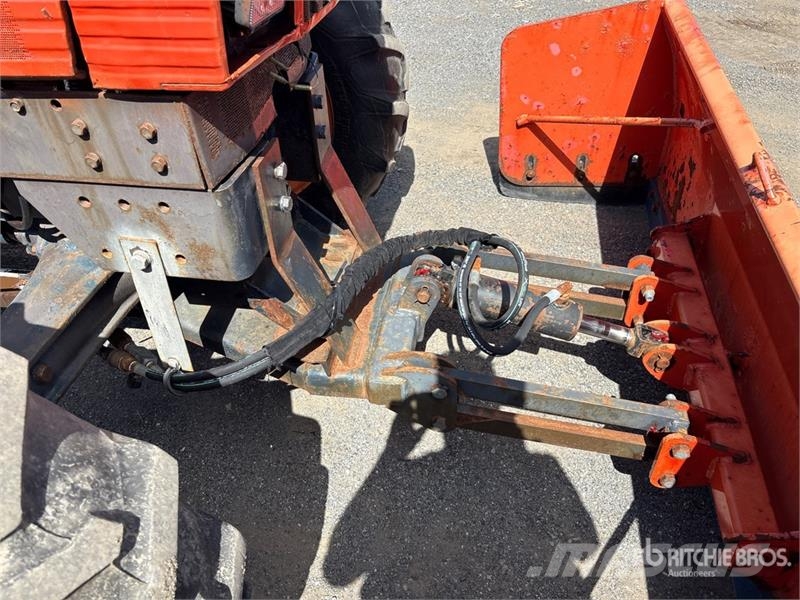 Kubota M7950 DTF 4WD Tractor Traktorit
