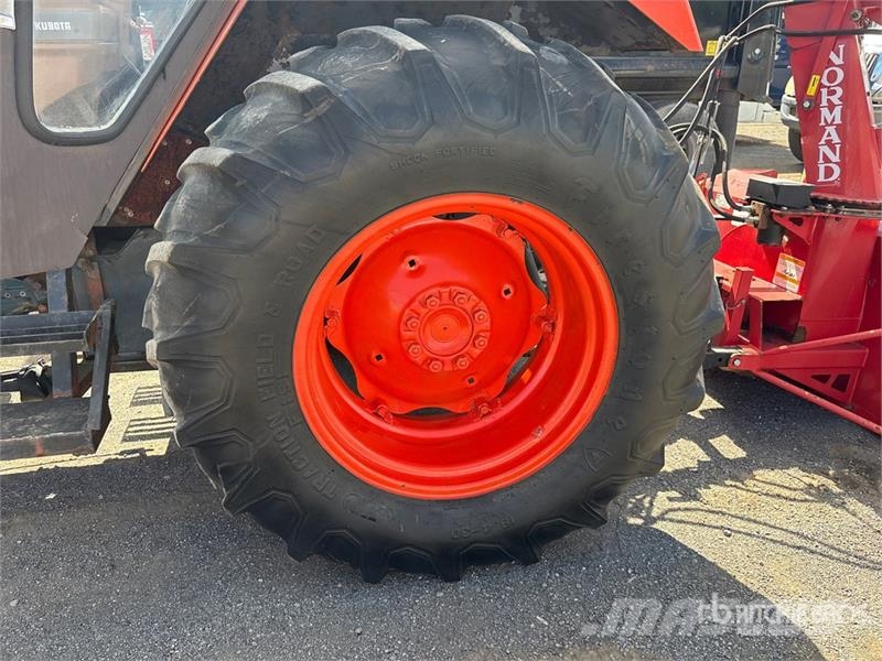 Kubota M7950 DTF 4WD Tractor Traktorit