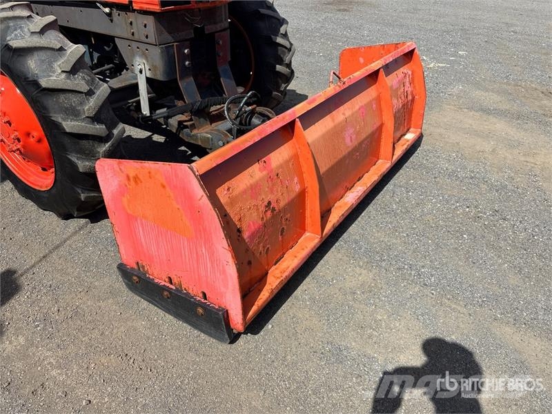 Kubota M7950 DTF 4WD Tractor Traktorit