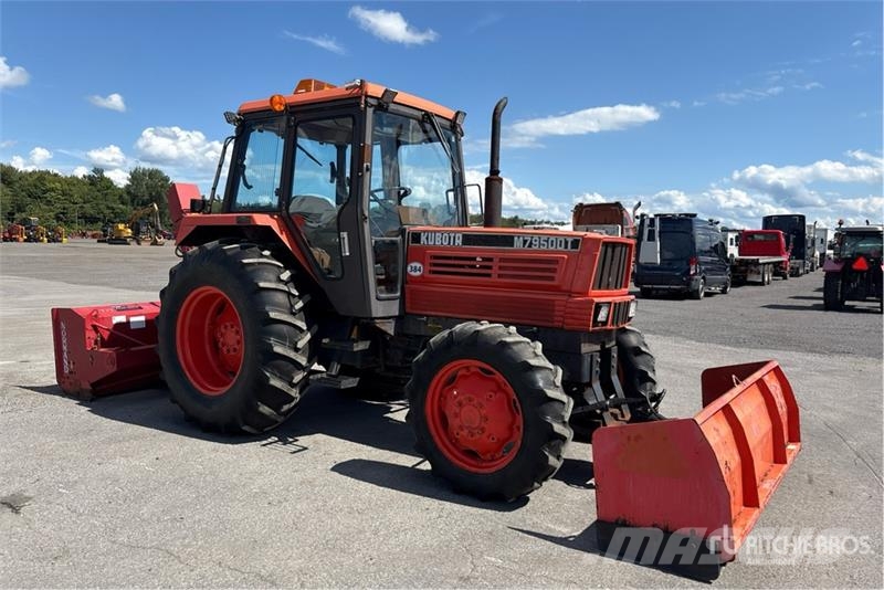 Kubota M7950 DTF 4WD Tractor Traktorit