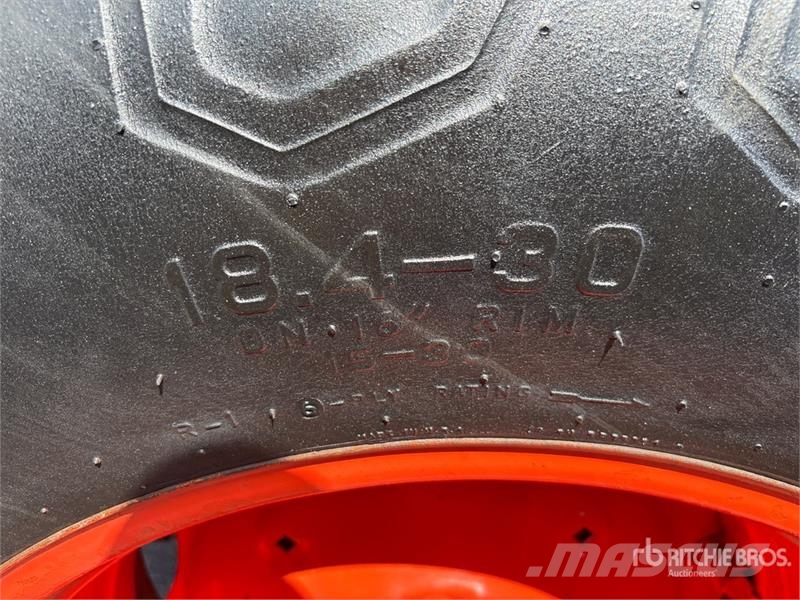 Kubota M7950 DTF 4WD Tractor Traktorit