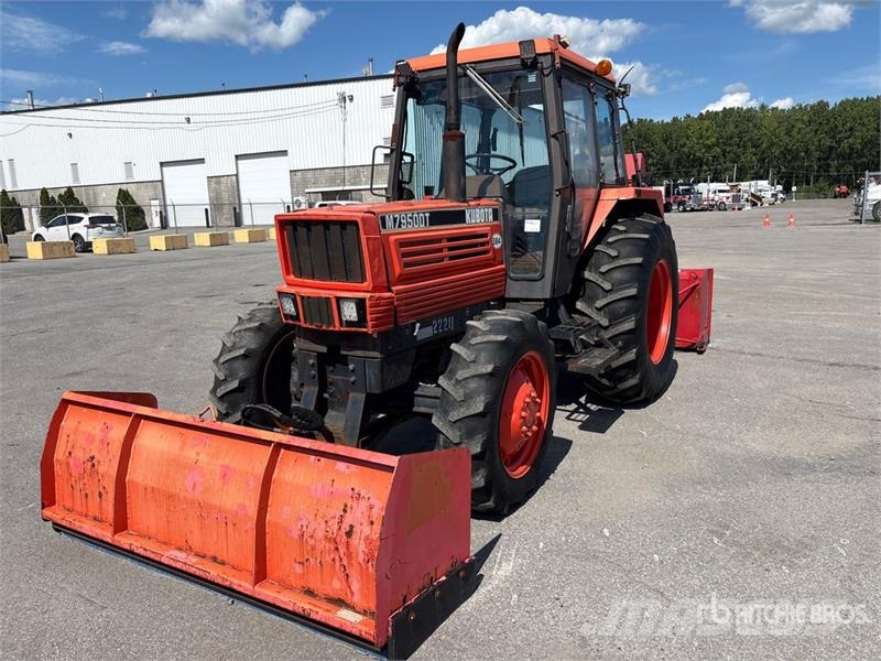 Kubota M7950 DTF 4WD Tractor Traktorit