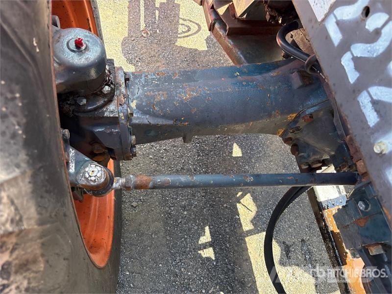 Kubota M7950 DTF 4WD Tractor Traktorit