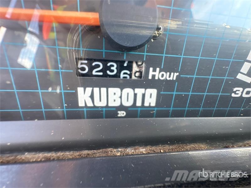 Kubota M7950 DTF 4WD Tractor Traktorit