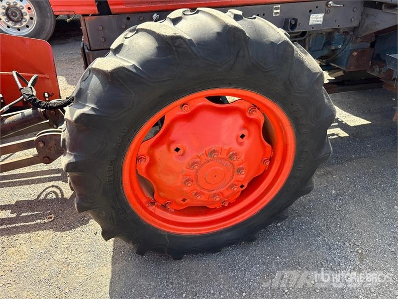 Kubota M7950 DTF 4WD Tractor Traktorit
