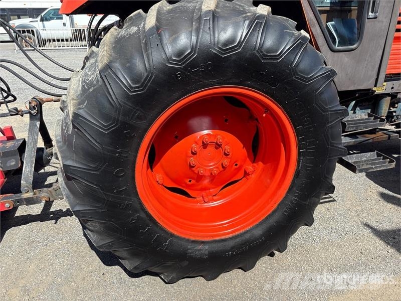 Kubota M7950 DTF 4WD Tractor Traktorit