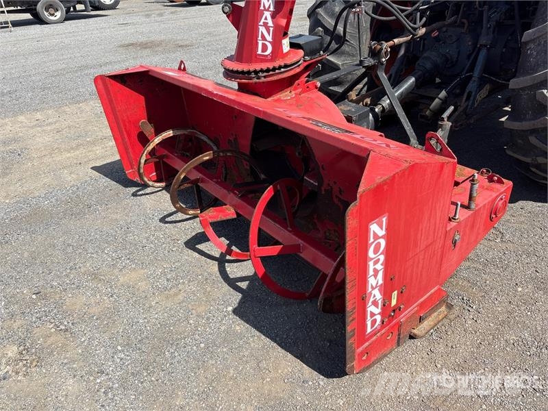 Kubota M7950 DTF 4WD Tractor Traktorit